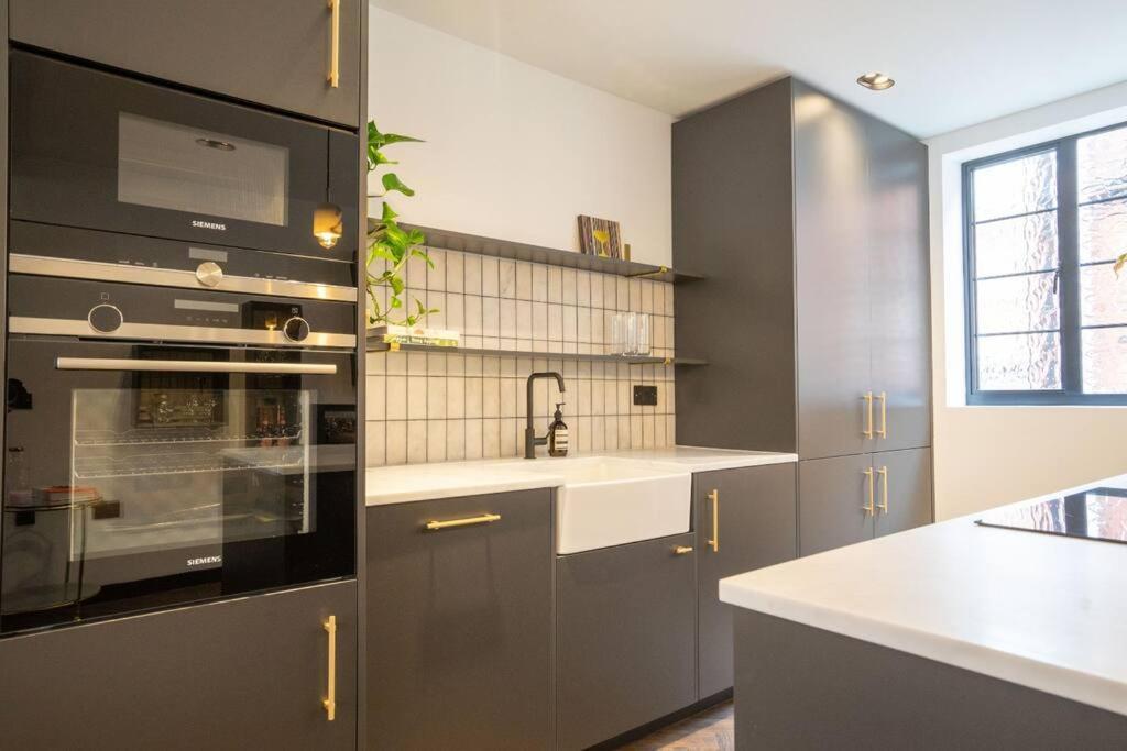 Chic City Centre Penthouse Лестер Экстерьер фото