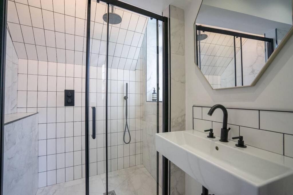 Chic City Centre Penthouse Лестер Экстерьер фото