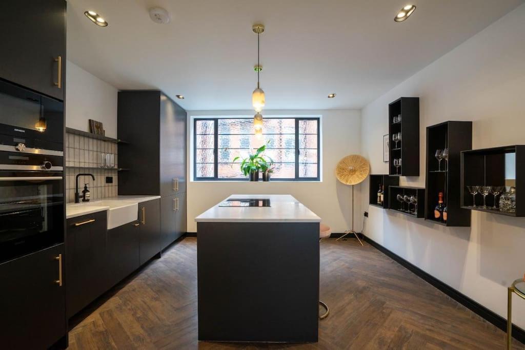 Chic City Centre Penthouse Лестер Экстерьер фото